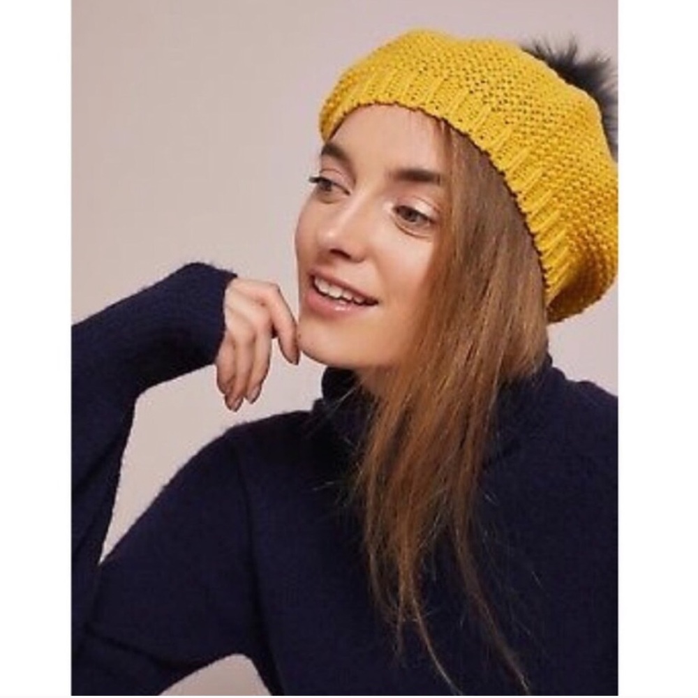 Norla Canada knit baret beanie hat with pom